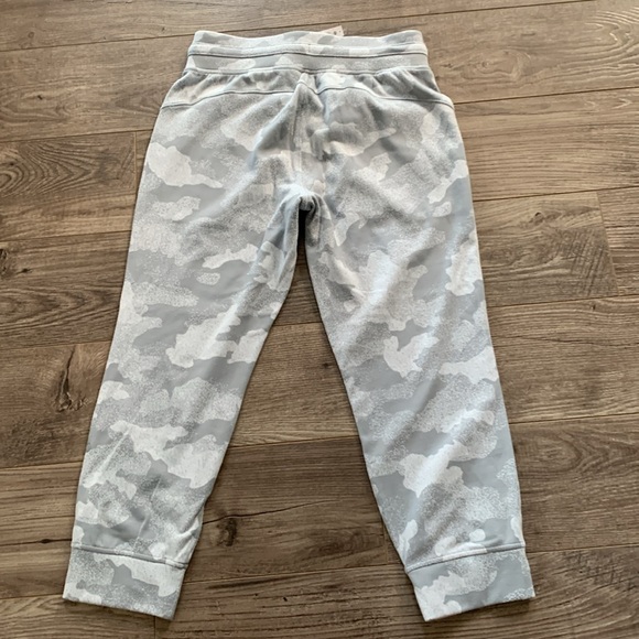 Lululemon Jogger Capris - Picture 4 of 4